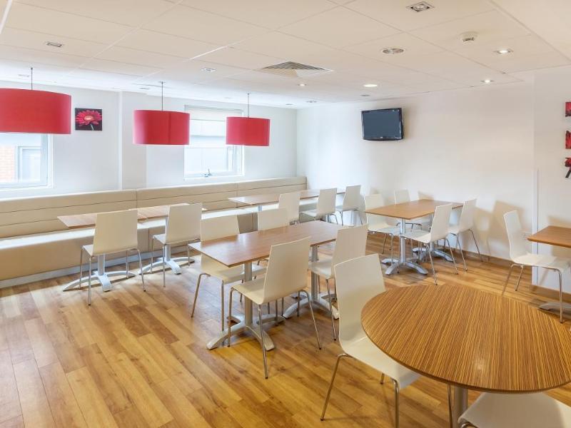Travelodge Maidenhead Central Bagian luar foto